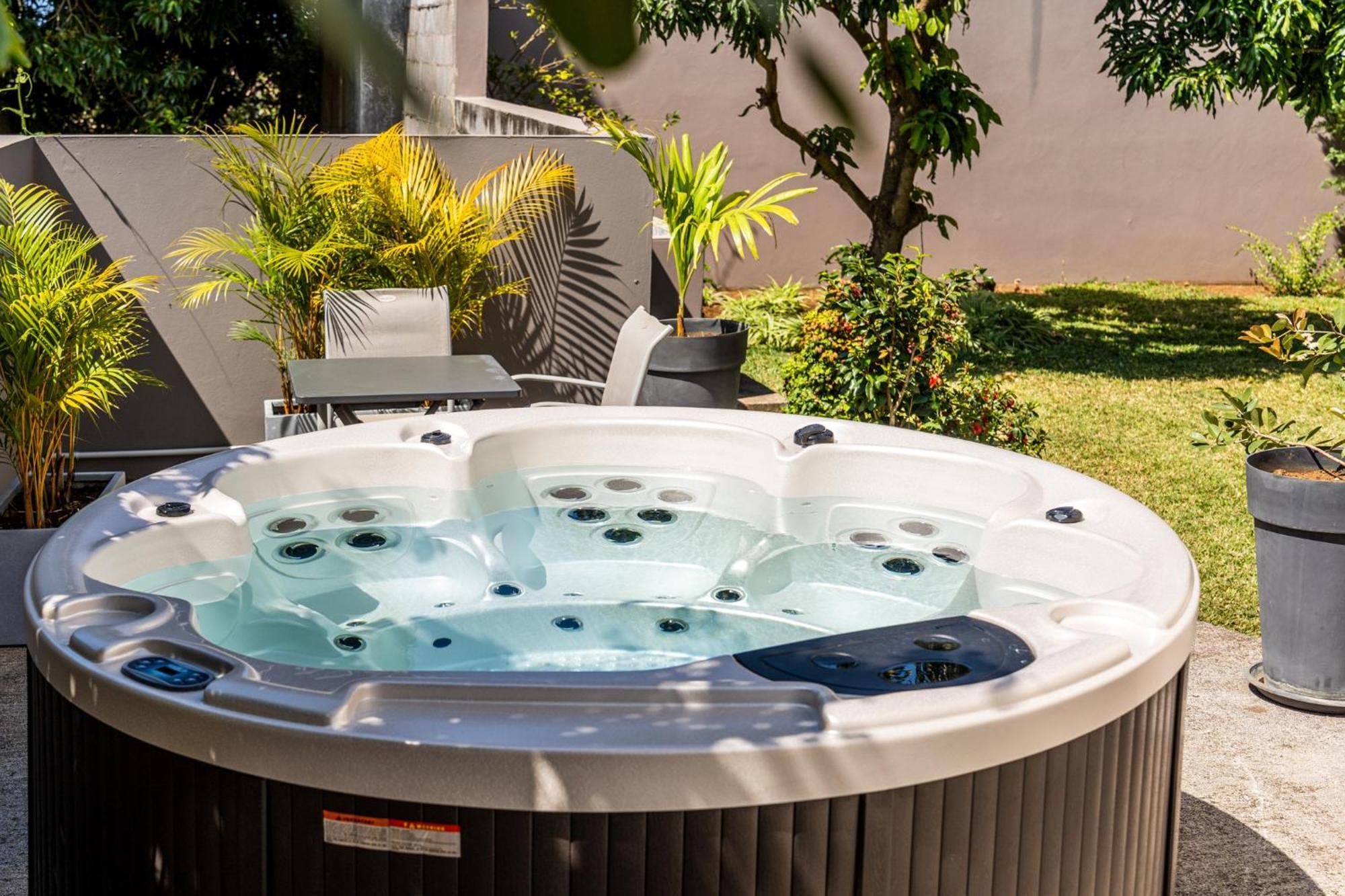 Villa Et Grand Jacuzzi Six Personnes, En Pleine Nature Saint-Joseph Extérieur photo